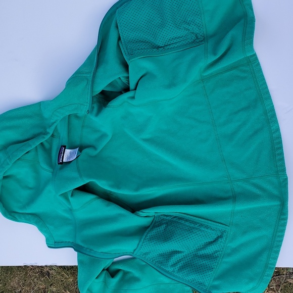 Patagonia Emmilen Hoodie in Emerald. Medium - Picture 6 of 9